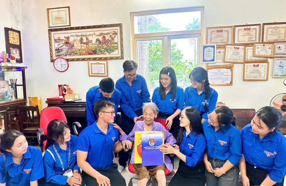 TUỔI TRẺ ĐẠI VIỆT: ẤM ÁP HÀNH TRÌNH TRI ÂN CÁC MẸ VIỆT NAM ANH HÙNG