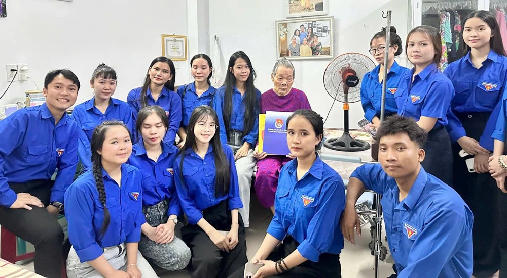TUỔI TRẺ ĐẠI VIỆT: ẤM ÁP HÀNH TRÌNH TRI ÂN CÁC MẸ VIỆT NAM ANH HÙNG