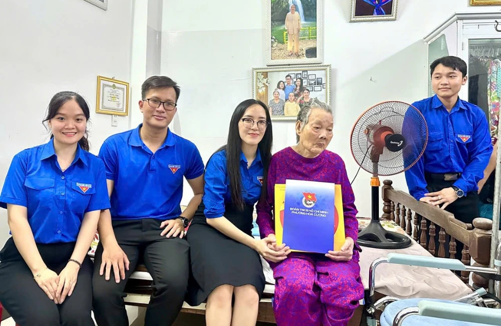 TUỔI TRẺ ĐẠI VIỆT: ẤM ÁP HÀNH TRÌNH TRI ÂN CÁC MẸ VIỆT NAM ANH HÙNG