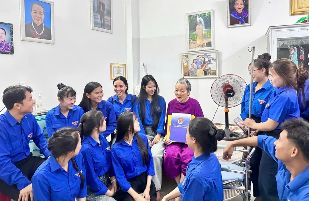 TUỔI TRẺ ĐẠI VIỆT: ẤM ÁP HÀNH TRÌNH TRI ÂN CÁC MẸ VIỆT NAM ANH HÙNG