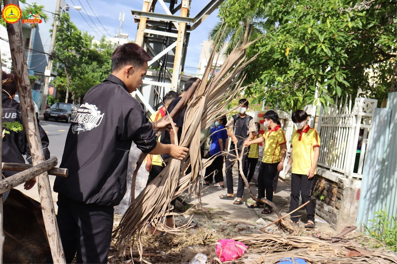 Tuổi Trẻ Đại Việt Đà Nẵng Ra Quân Tuyến Đường Thanh Niên Tự Quản Vệ Sinh Môi Trường 2023