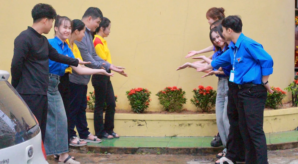 TUỔI TRẺ ĐẠI VIỆT HƯỞNG ỨNG TẾT TRỒNG CÂY