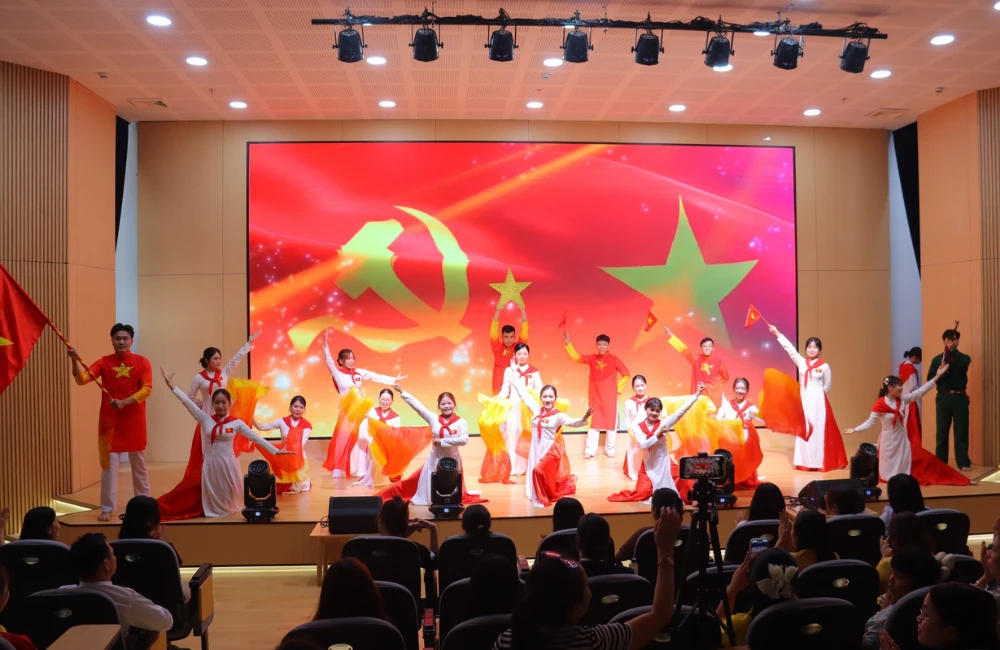 TUỔI TRẺ ĐẠI VIỆT: KHI KHÁT VỌNG THANH XUÂN HÒA CÙNG LỜI CA