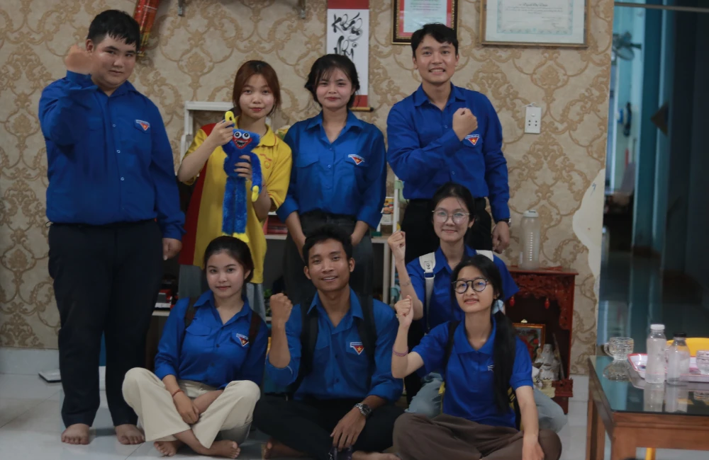 TUỔI TRẺ ĐẠI VIỆT VỚI CHƯƠNG TRÌNH “CHÚNG CON LUÔN BÊN MẸ”