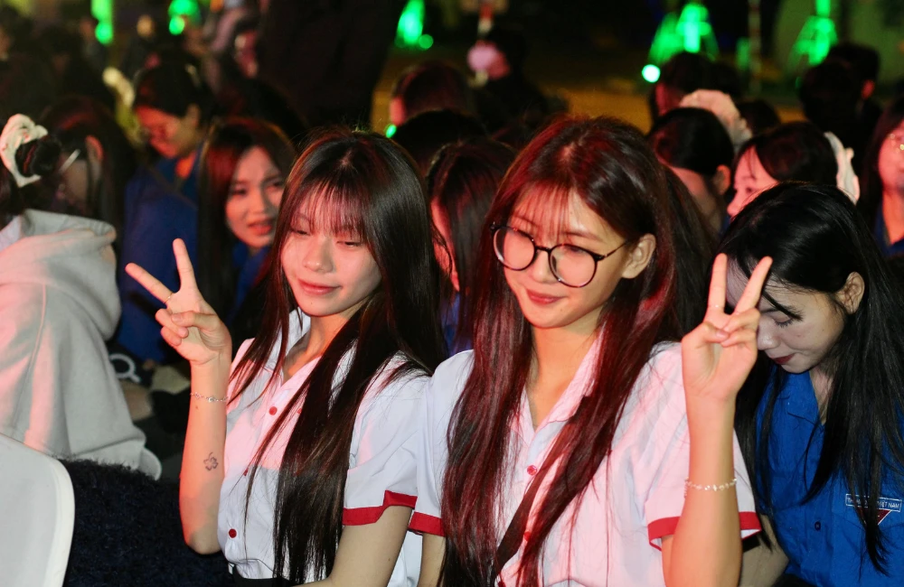 TUỔI TRẺ NHÀ TRƯỜNG THAM GIA TRIỂN LÃM NGHỆ THUẬT CHÀO XUÂN