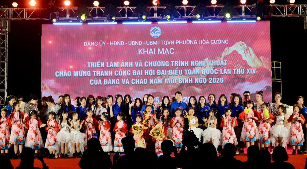 TUỔI TRẺ NHÀ TRƯỜNG THAM GIA TRIỂN LÃM NGHỆ THUẬT CHÀO XUÂN