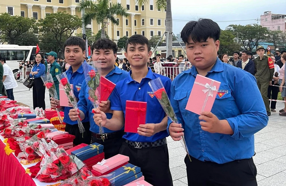 TUỔI TRẺ TRƯỜNG CAO ĐẲNG ĐẠI VIỆT ĐÀ NẴNG THAM GIA HỖ TRỢ LỄ GIAO NHẬN QUÂN 2026