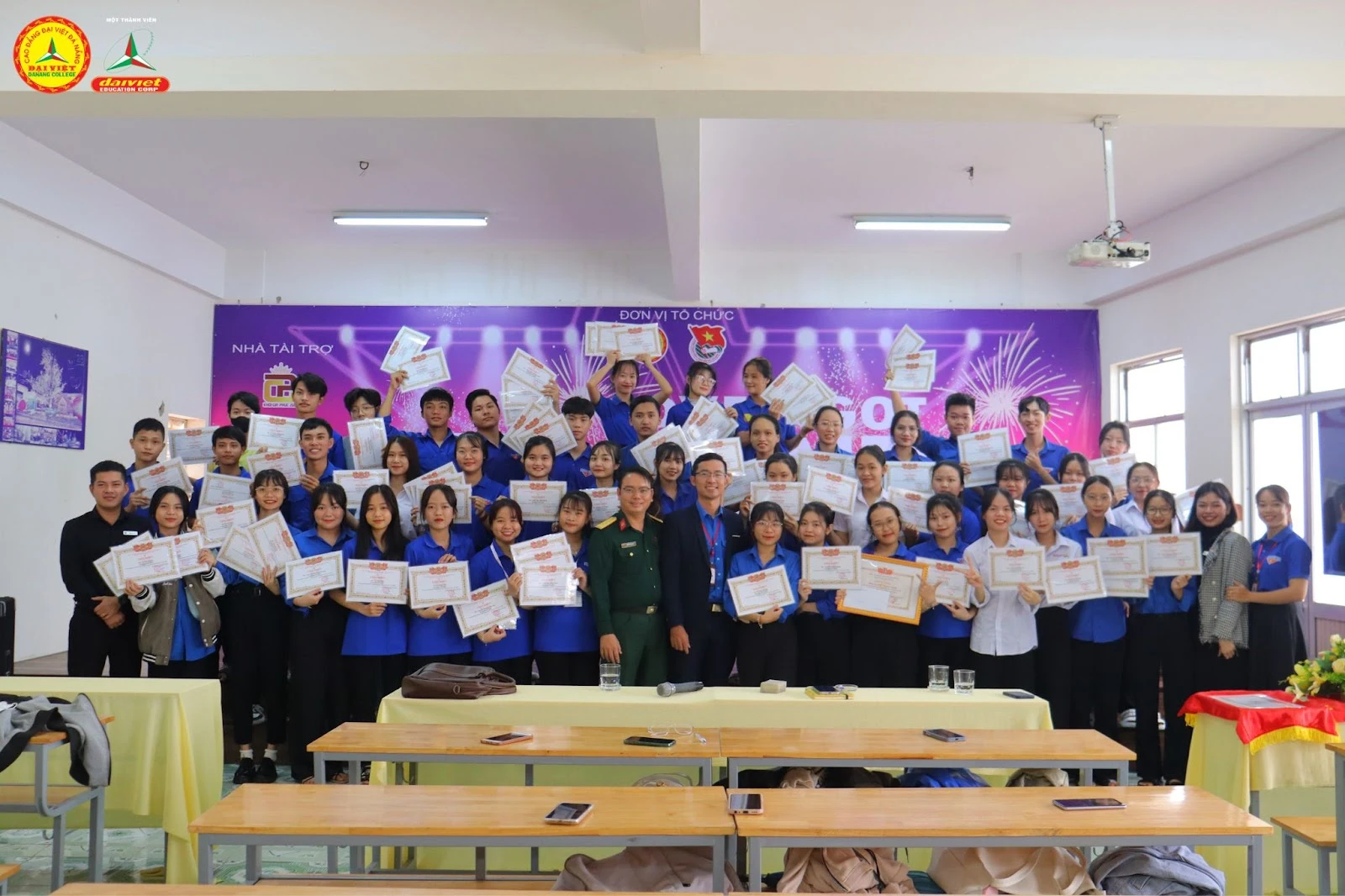 Tuyên dương – Khen thưởng công tác Đoàn 2023 | Trường Cao Đẳng Đại Việt Đà Nẵng