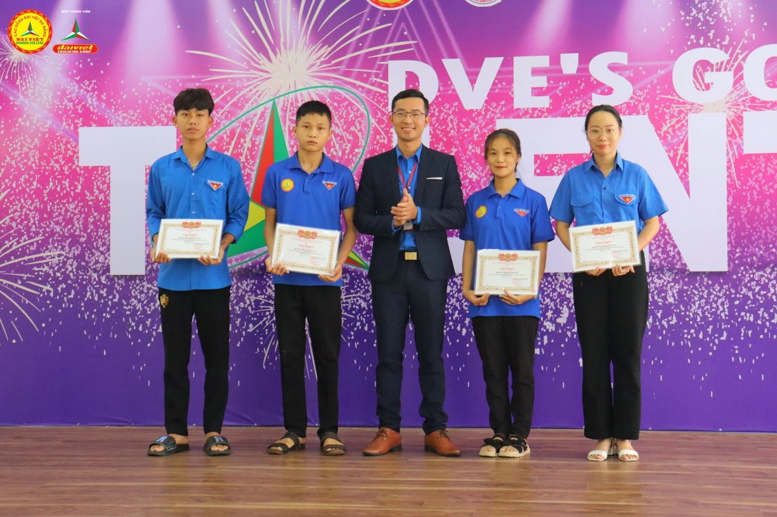 Tuyên dương – Khen thưởng công tác Đoàn 2023 | Trường Cao Đẳng Đại Việt Đà Nẵng