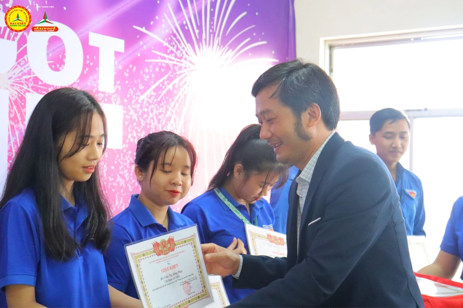 Tuyên dương – Khen thưởng công tác Đoàn 2023 | Trường Cao Đẳng Đại Việt Đà Nẵng