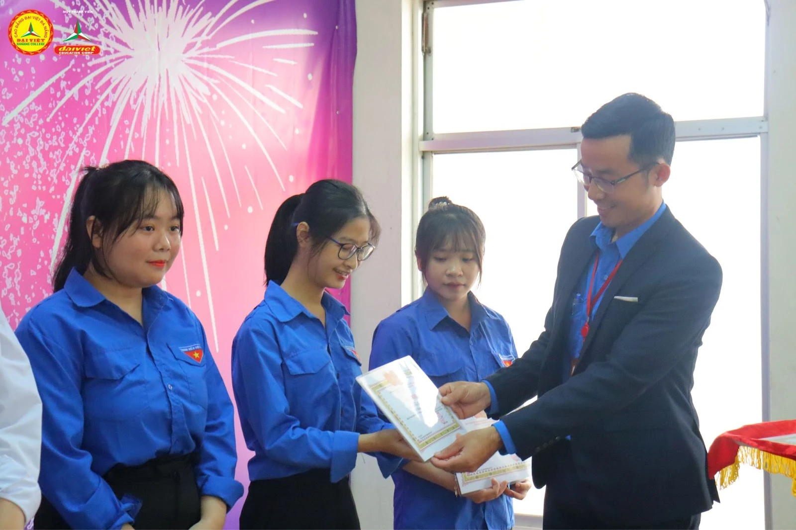 Tuyên dương – Khen thưởng công tác Đoàn 2023 | Trường Cao Đẳng Đại Việt Đà Nẵng