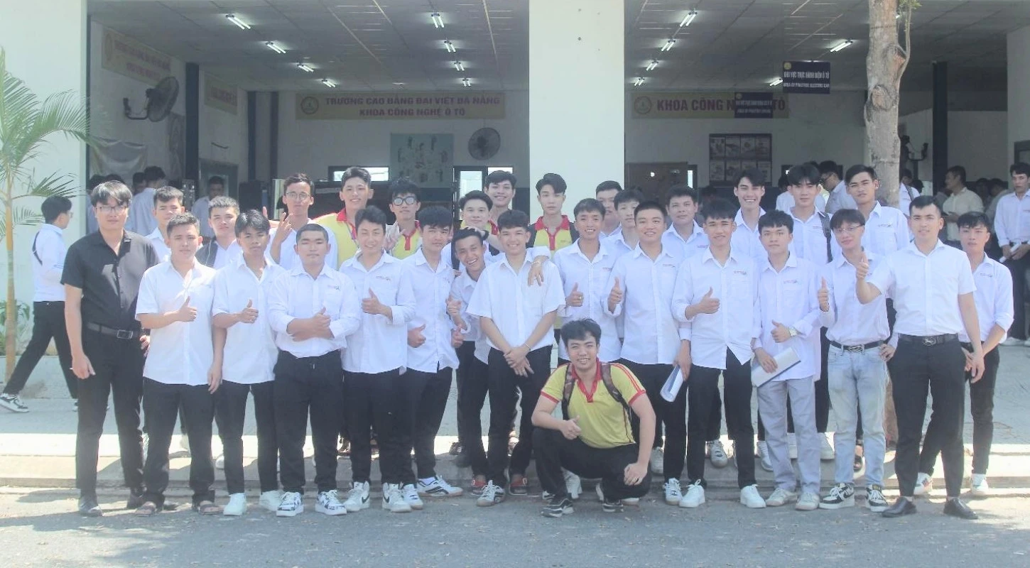 Bảo Vệ Đồ Án Thành Công: Hành Trình Trưởng Thành Của Sinh Viên Khoa Công Nghệ Ô Tô | Trường Cao Đẳng Đại Việt Đà Nẵng