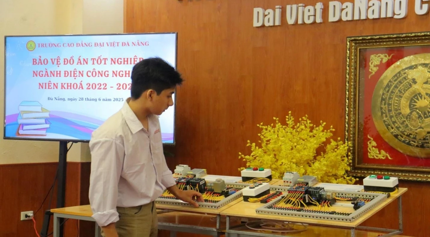 Bảo Vệ Đồ Án Tốt Nghiệp Ngành Điện Công Nghiệp 2025 | Trường Cao Đẳng Đại Việt Đà Nẵng
