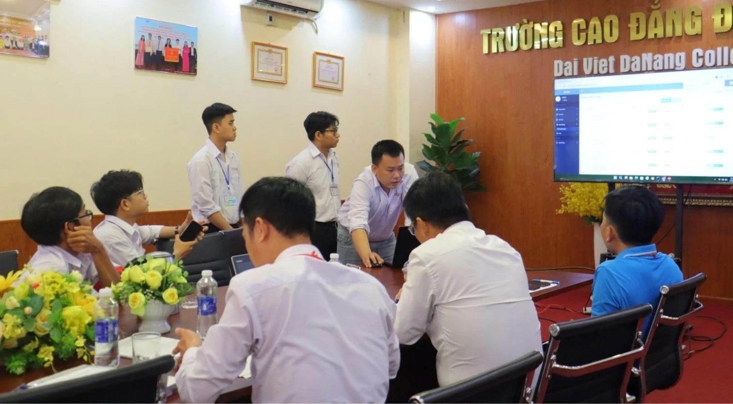 Bảo Vệ Đồ Án Tốt Nghiệp Ngành Tin Học Ứng Dụng | Trường Cao Đẳng Đại Việt Đà Nẵng