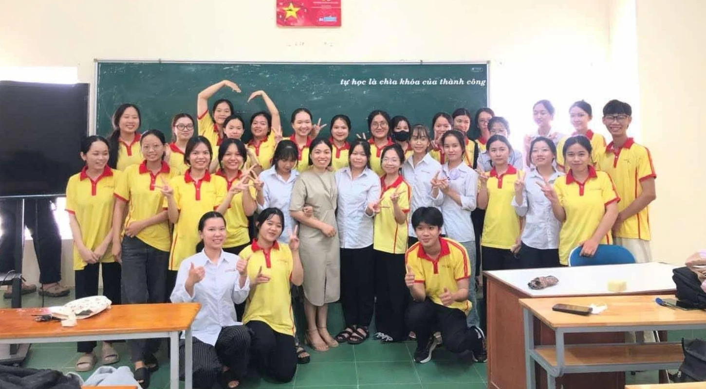 Buổi Học Cuối Cùng Của Sinh Viên Khóa 22 Khoa Ngoại Ngữ | Trường Cao Đẳng Đại Việt Đà Nẵng