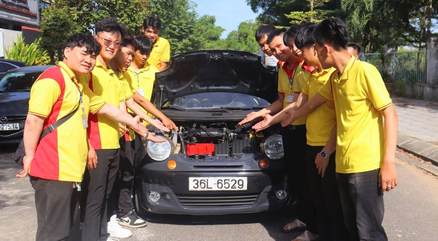CHỌN NGHỀ Ô TÔ ĐỪNG CHỈ HỌC ĐỂ LẤY BẰNG – HÃY HỌC ĐỂ SỞ HỮU MỘT BẢO CHỨNG TƯƠNG LAI! | Trường Cao Đẳng Đại Việt Đà Nẵng