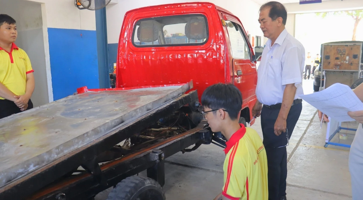 HỌC ĐI ĐÔI VỚI HÀNH 70% THỜI LƯỢNG THỰC HÀNH TẠI KHOA KT-CN ĐẠI VIỆT ĐÀ NẴNG CÓ GÌ VUI | Trường Cao Đẳng Đại Việt Đà Nẵng