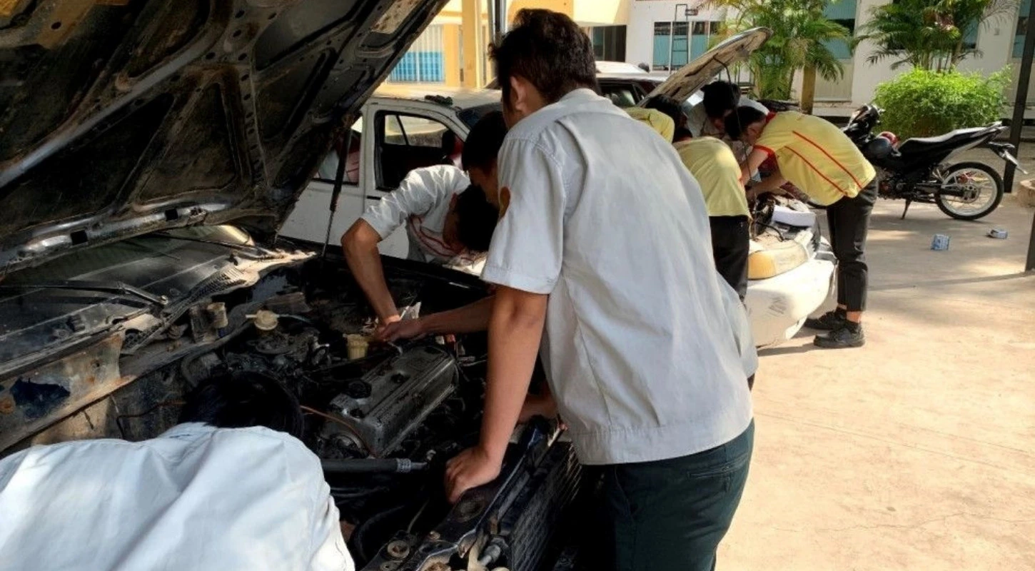 Khám Phá Hành Trình Nghề Công Nghệ Ô Tô Tại Trường Cao Đẳng Đại Việt Đà Nẵng | Trường Cao Đẳng Đại Việt Đà Nẵng