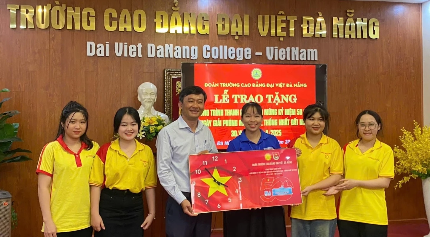 Khoa Sư Phạm Hưởng Ứng Các Hoạt Động Ý Nghĩa Kỷ Niệm 50 Năm Giải Phóng Miền Nam Và 135 Năm Ngày Sinh Chủ Tịch Hồ Chí Minh | Trường Cao Đẳng Đại Việt Đà Nẵng