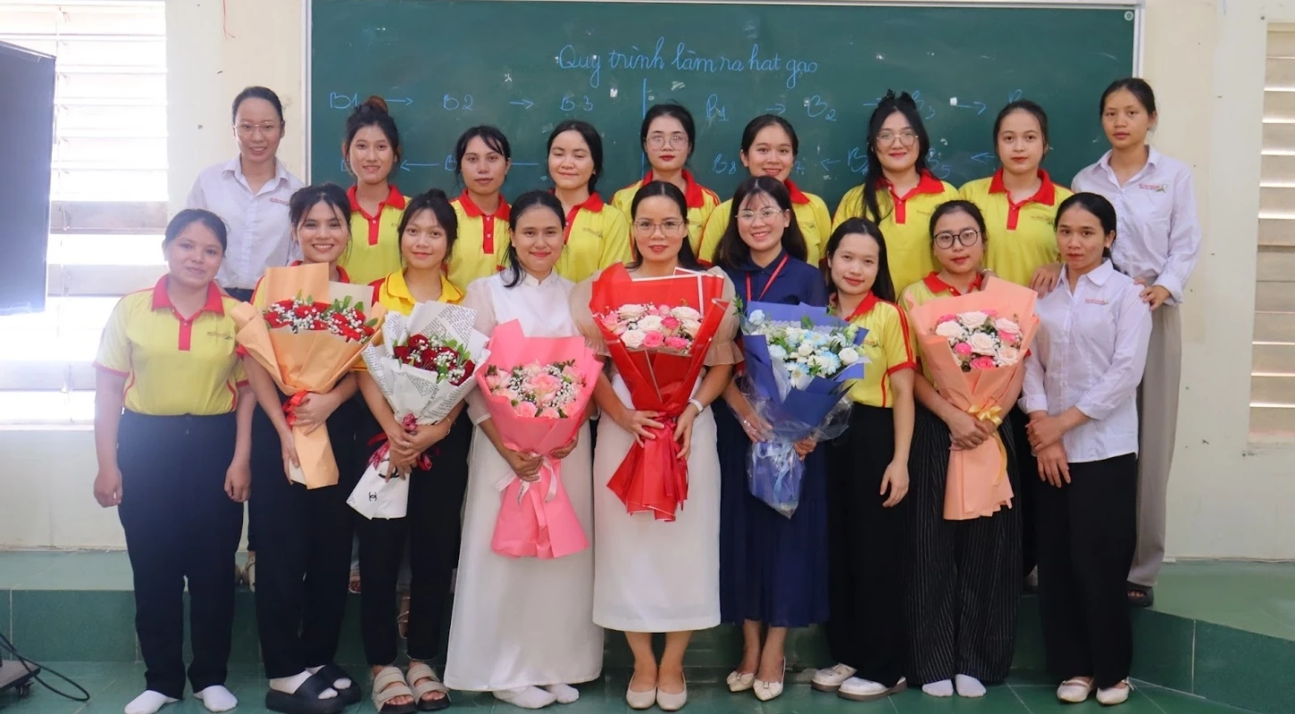 Sinh Viên Giáo Dục Mầm Non Tự Tin Bảo Vệ Đồ Án Tốt Nghiệp | Trường Cao Đẳng Đại Việt Đà Nẵng