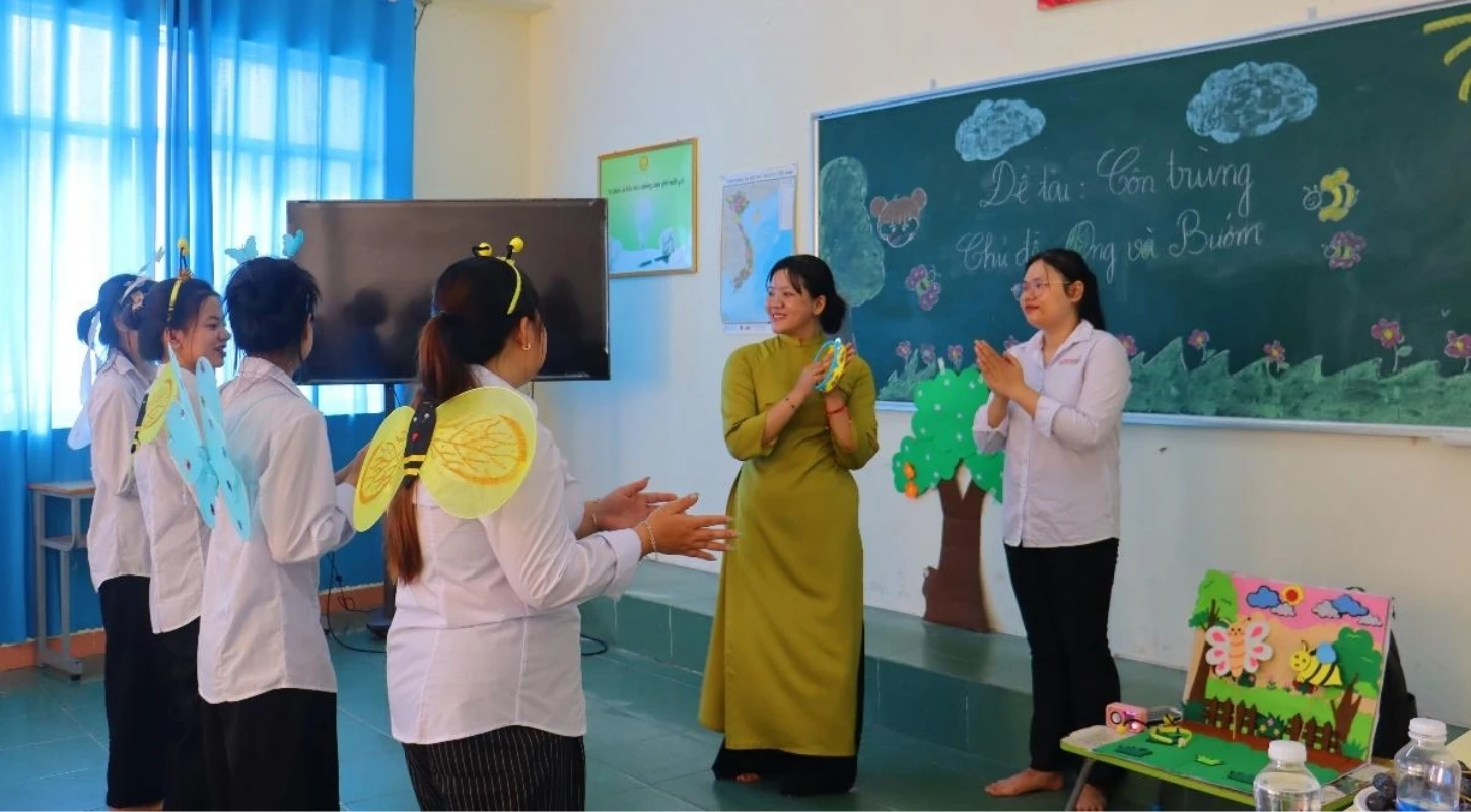 Sinh Viên Hệ Vừa Làm Vừa Học Ngành Sư Phạm Xuất Sắc Bảo Vệ Khóa Luận | Trường Cao Đẳng Đại Việt Đà Nẵng