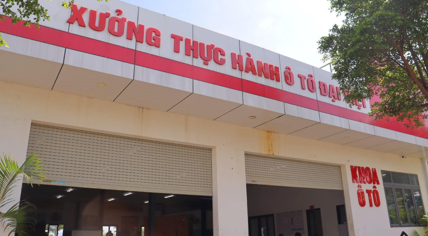 Từ Giảng Đường Đến Garage Hiện Đại: Hành Trình Trọn Vẹn Của Sinh Viên Ngành Công Nghệ Ô Tô | Trường Cao Đẳng Đại Việt Đà Nẵng