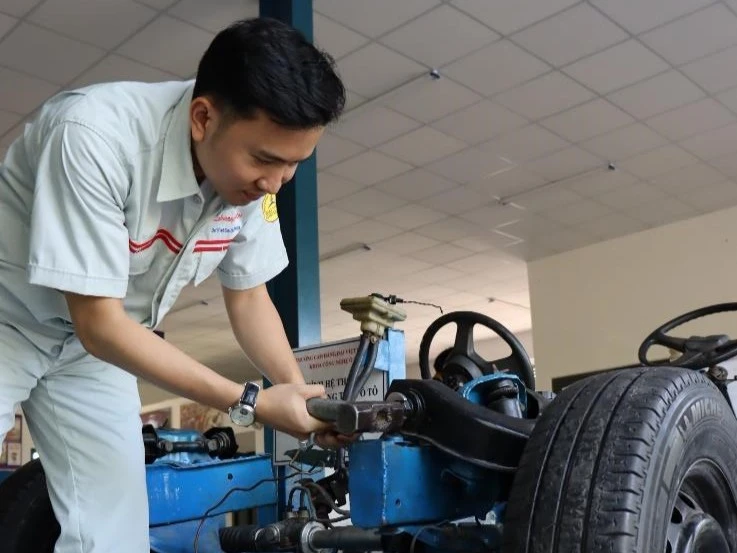 An Toàn Lao Động Trong Kỹ Thuật Ô Tô Kiến Thức Bắt Buộc Tại Khoa Công Nghệ Ô Tô