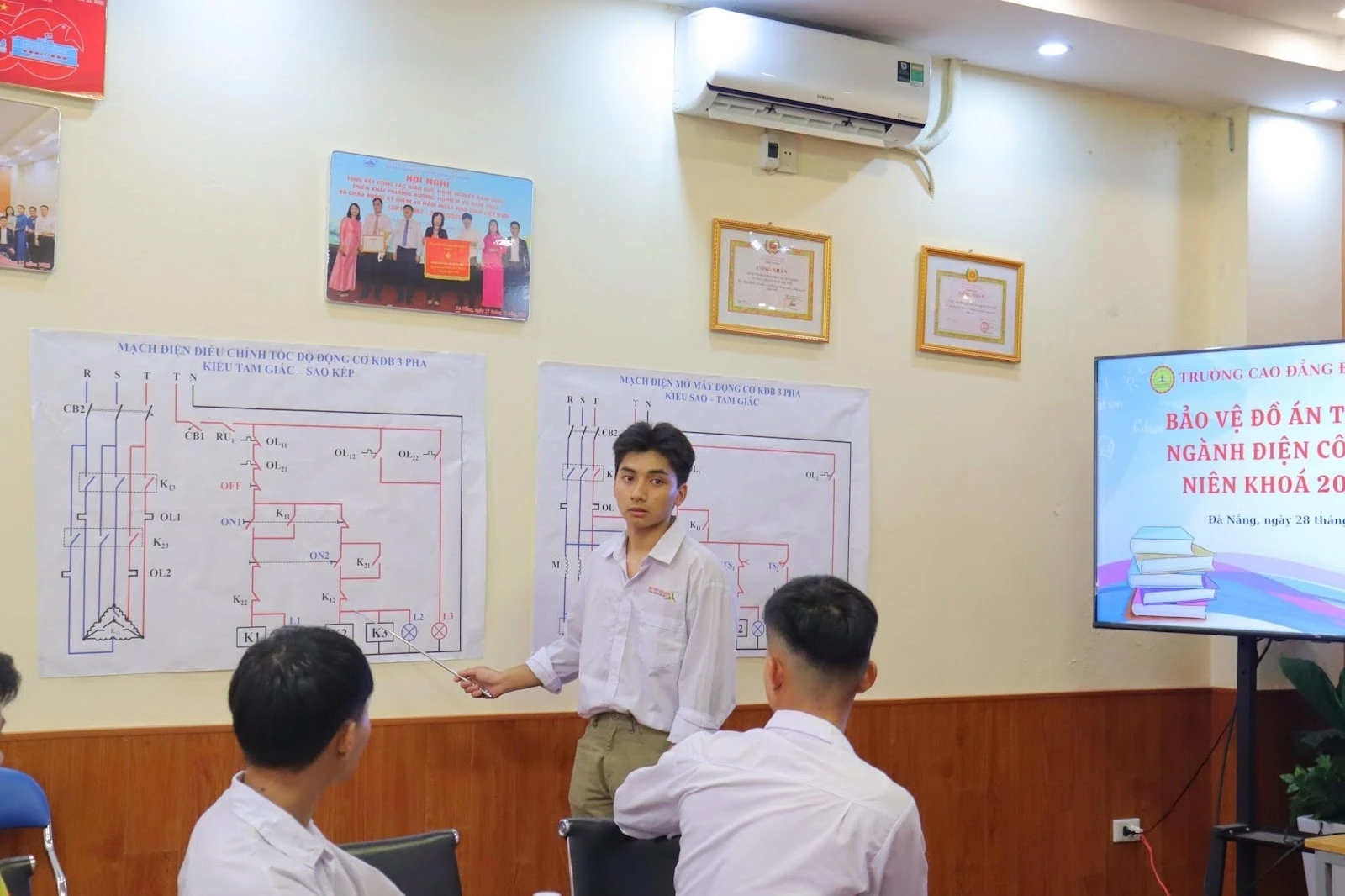 Bảo Vệ Đồ Án Tốt Nghiệp Ngành Điện Công Nghiệp 2025