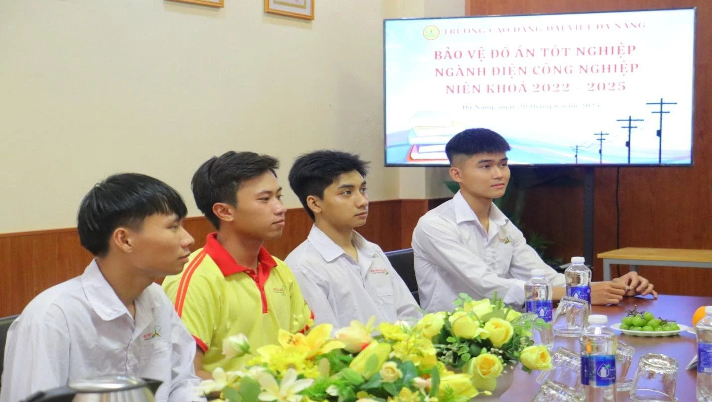 Bảo Vệ Đồ Án Tốt Nghiệp Ngành Điện Công Nghiệp 2025