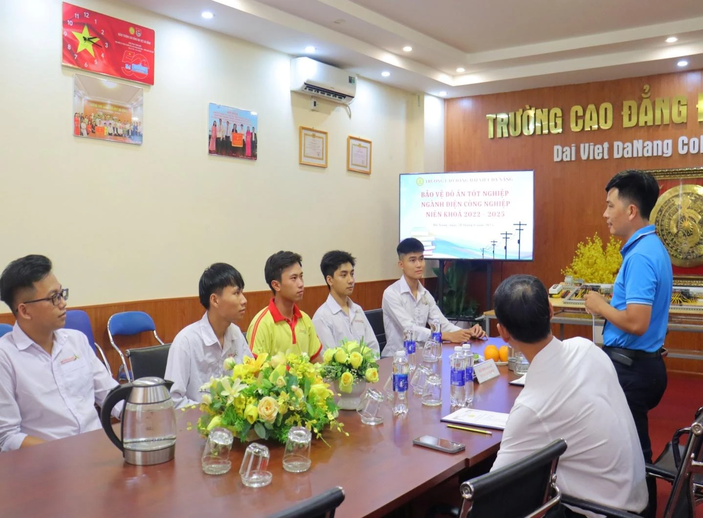 Bảo Vệ Đồ Án Tốt Nghiệp Ngành Điện Công Nghiệp 2025