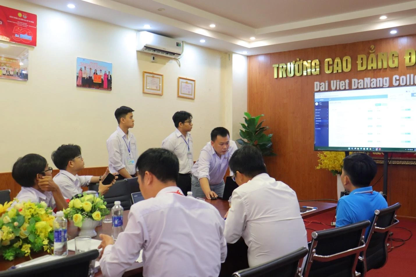 Bảo Vệ Đồ Án Tốt Nghiệp Ngành Tin Học Ứng Dụng