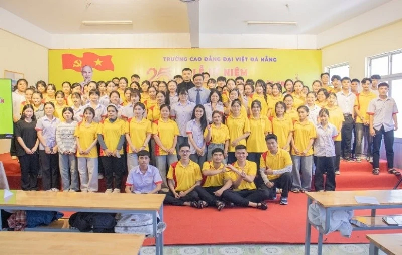 CHÀO MỪNG TÂN SINH VIÊN KHOA SƯ PHẠM – HÀNH TRÌNH GIEO MẦM TRI THỨC, KIẾN  TẠO TƯƠNG LAI