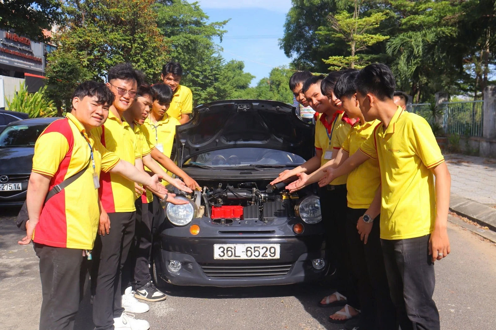 CHỌN NGHỀ Ô TÔ ĐỪNG CHỈ HỌC ĐỂ LẤY BẰNG – HÃY HỌC ĐỂ SỞ HỮU MỘT BẢO CHỨNG TƯƠNG LAI!