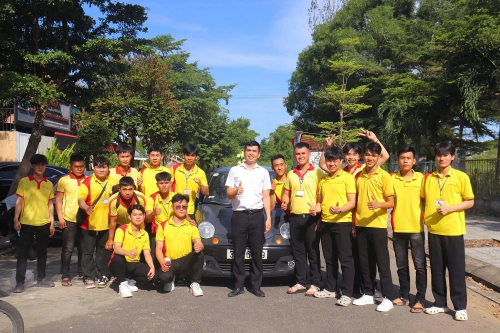 [CHÚC MỪNG TÂN KỸ SƯ THỰC HÀNH] - KHÉP LẠI HÀNH TRÌNH THANH XUÂN, BƯỚC VÀO KỶ NGUYÊN CỦA NHỮNG "TAY LÁI" BẢN LĨNH!