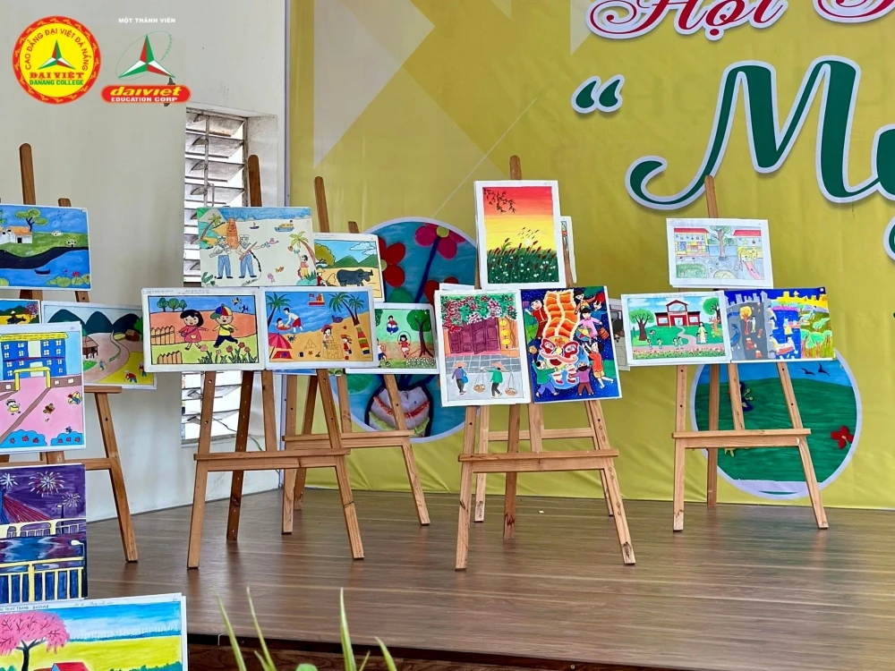 Cuộc thi Mỹ thuật Quê hương ngày mới – Sân chơi sáng tạo của Khoa Sư phạm | Trường Cao Đẳng Đại Việt Đà Nẵng