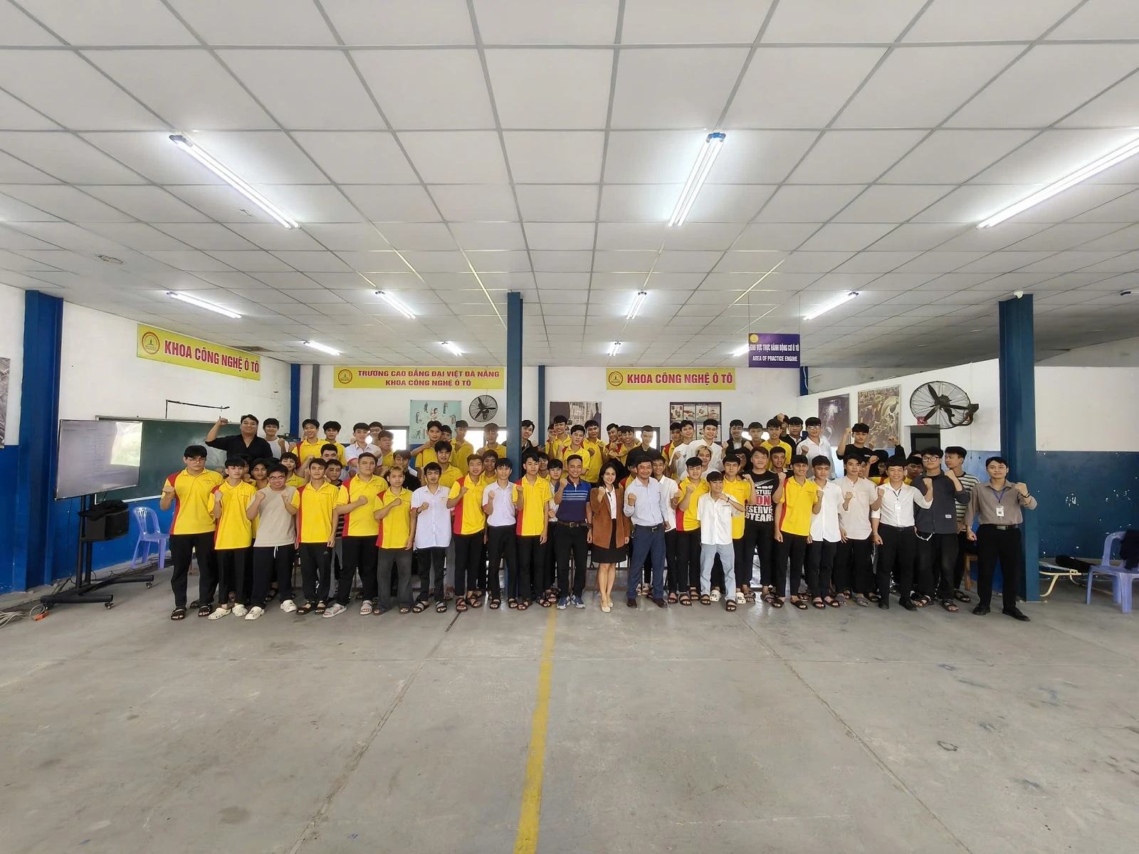 HỌC CÔNG NGHỆ Ô TÔ ĐỂ LÀM GÌ KHỞI ĐỘNG ĐAM MÊ – TĂNG TỐC TƯƠNG LAI CÙNG CAO ĐẲNG ĐẠI VIỆT ĐÀ NẴNG