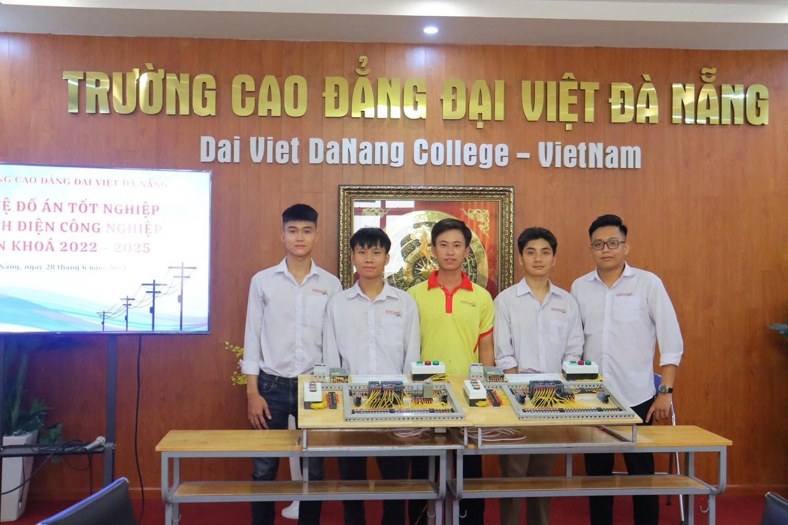 HỌC ĐI ĐÔI VỚI HÀNH 70% THỜI LƯỢNG THỰC HÀNH TẠI KHOA KT-CN ĐẠI VIỆT ĐÀ NẴNG CÓ GÌ VUI