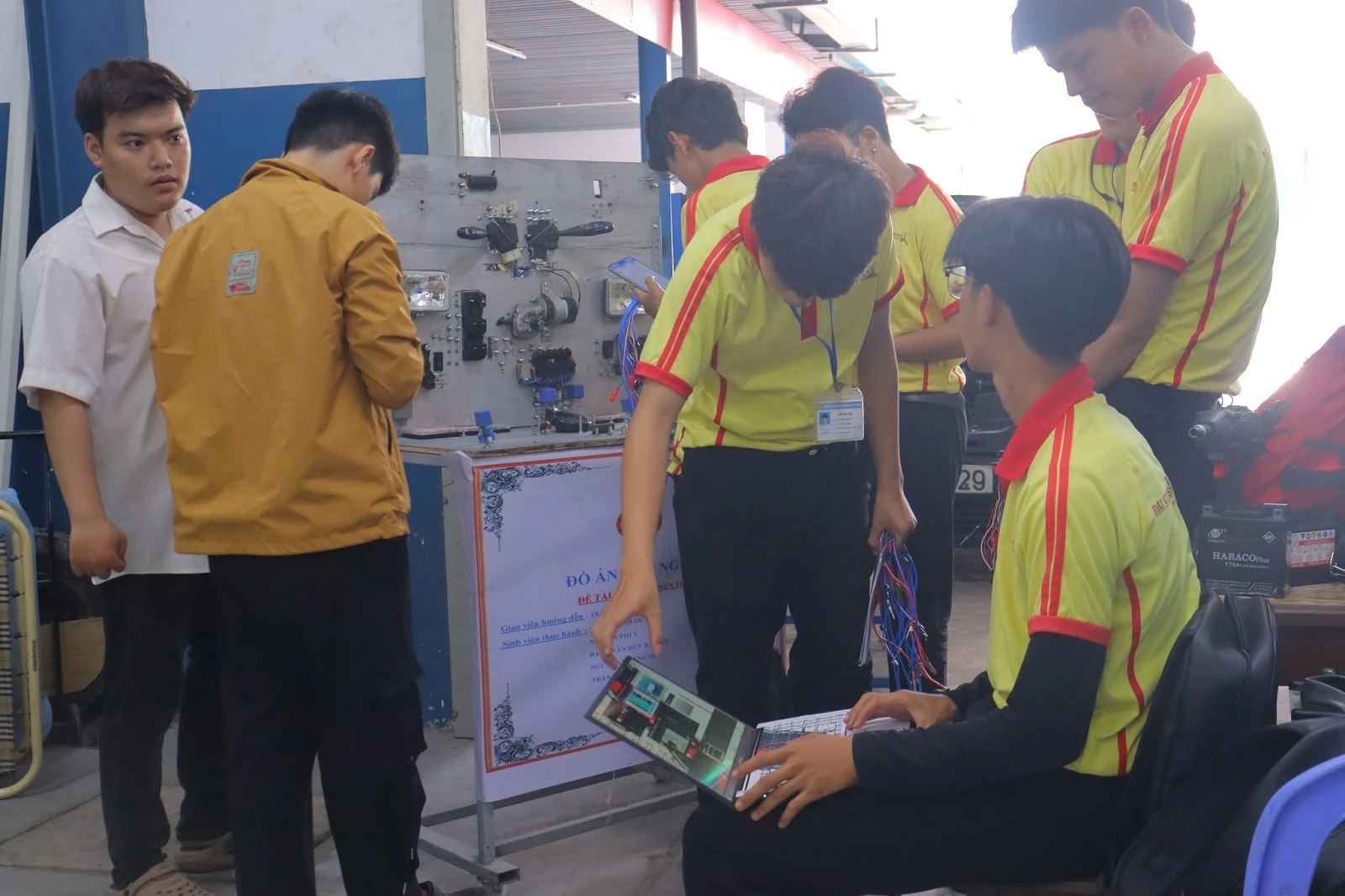 HỌC ĐI ĐÔI VỚI HÀNH 70% THỜI LƯỢNG THỰC HÀNH TẠI KHOA KT-CN ĐẠI VIỆT ĐÀ NẴNG CÓ GÌ VUI