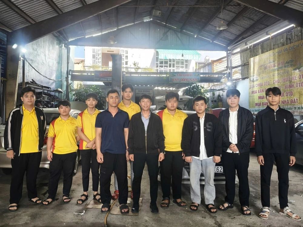 HỌC ĐI ĐÔI VỚI HÀNH – SINH VIÊN CÔNG NGHỆ Ô TÔ ĐẠI VIỆT ĐÀ NẴNG SẴN SÀNG "LẤM BẨN" TẠI HỒNG HẢI AUTO