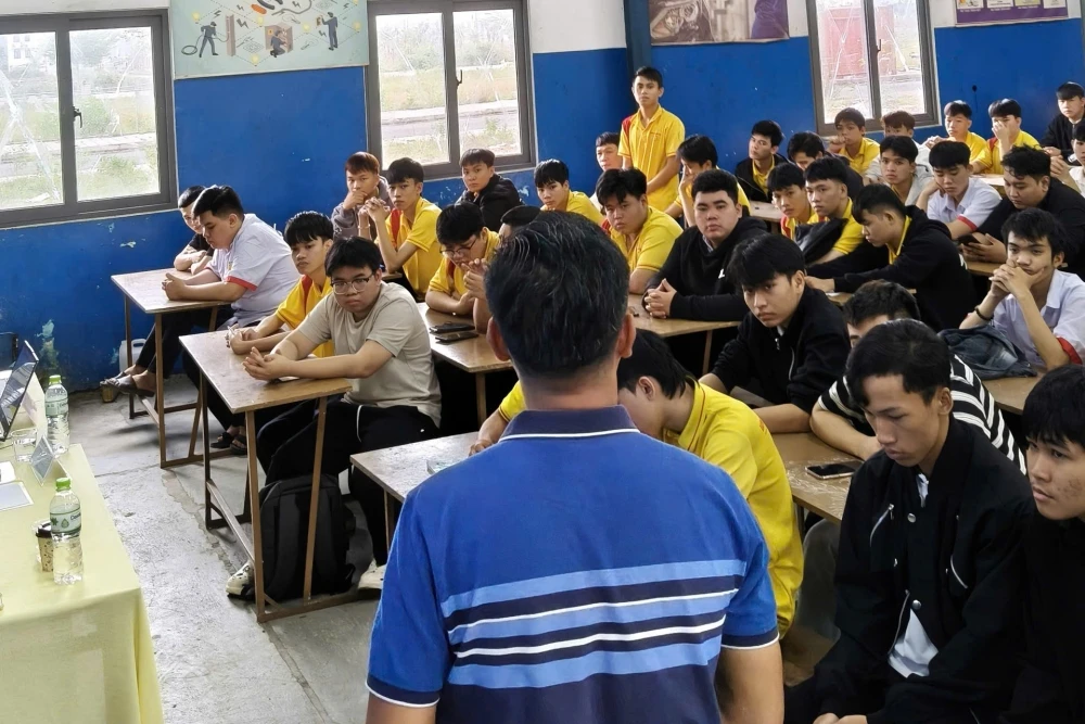 Kết Nối Doanh Nghiệp – Định Hướng Nghề Nghiệp Cho Sinh Viên Khoa Công Nghệ Ô Tô | Trường Cao Đẳng Đại Việt Đà Nẵng