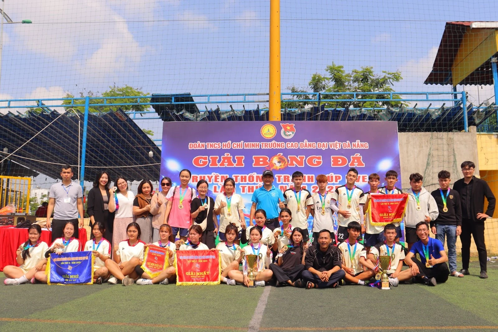 Khoa Ngoại Ngữ – Trường Cao Đẳng Đại Việt Đà Nẵng | Tham Gia Giải Bóng Đá Truyền Thống 2025