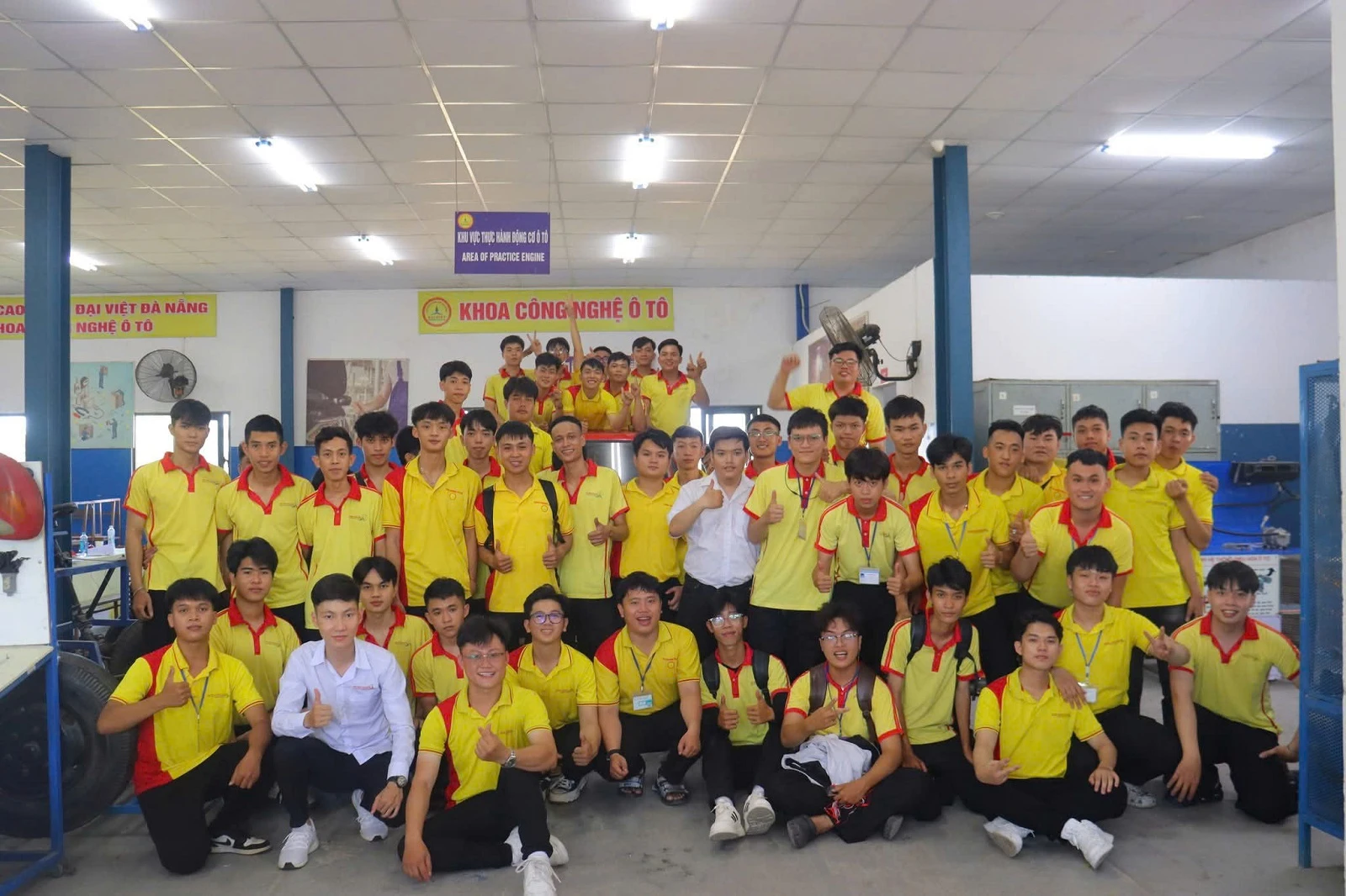NGÀNH CÔNG NGHỆ Ô TÔ: ĐÓN ĐẦU KỶ NGUYÊN DI CHUYỂN THÔNG MINH – NẮM BẮT CƠ HỘI NGHỀ NGHIỆP "VÀNG"