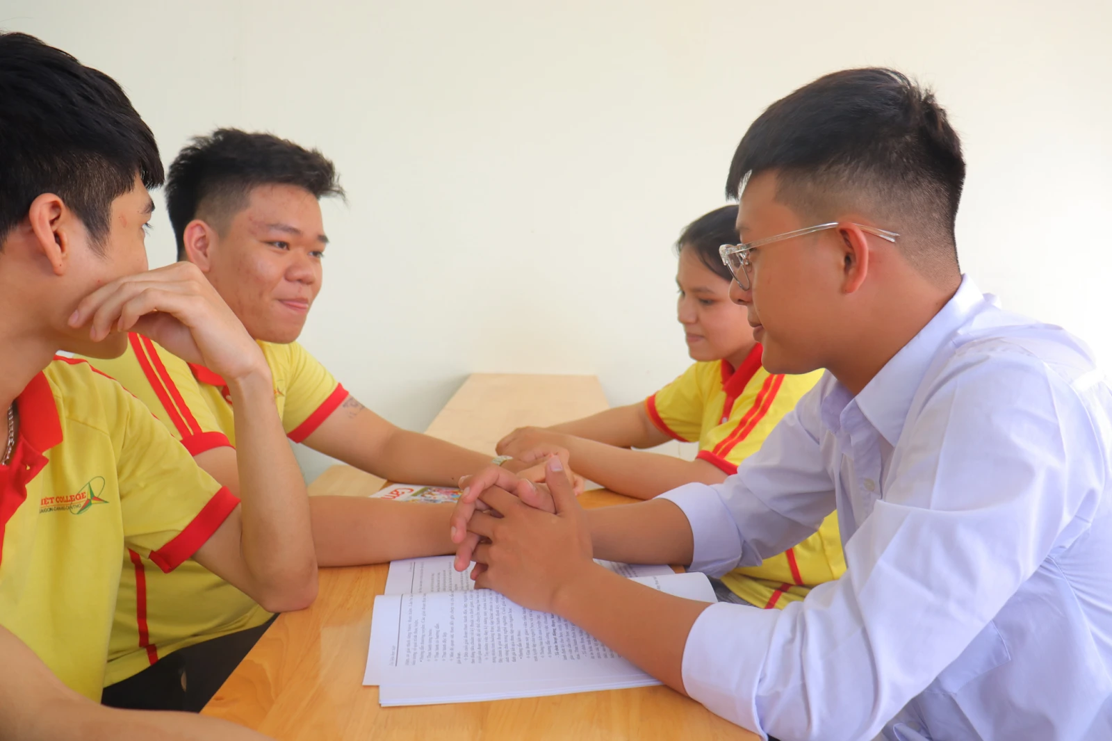 Ngoại Ngữ – Cầu Nối Đa Lĩnh Vực | Trường Cao Đẳng Đại Việt Đà Nẵng – Khoa Ngoại Ngữ