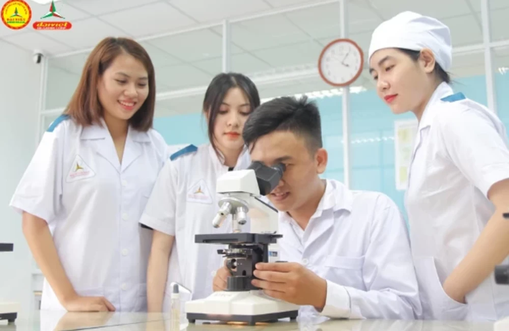 NHỮNG YÊU CẦU DOANH NGHIỆP ĐẶT RA ĐỐI VỚI SINH VIÊN KINH TẾ