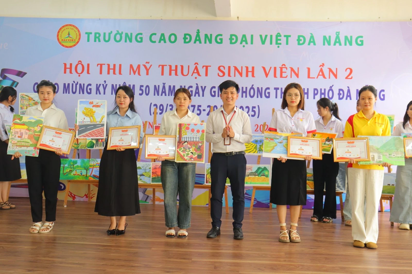 Hội thi Mỹ thuật Sinh viên lần 2 – Khoa Sư phạm | Trường Cao đẳng Đại Việt Đà Nẵng