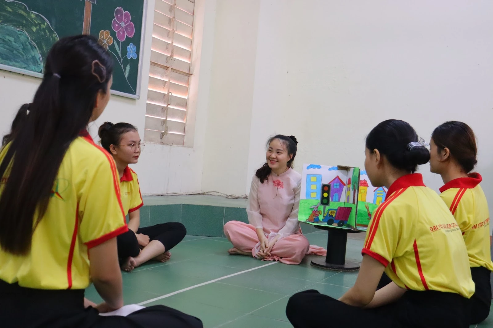 Sinh Viên Giáo Dục Mầm Non Tự Tin Bảo Vệ Đồ Án Tốt Nghiệp