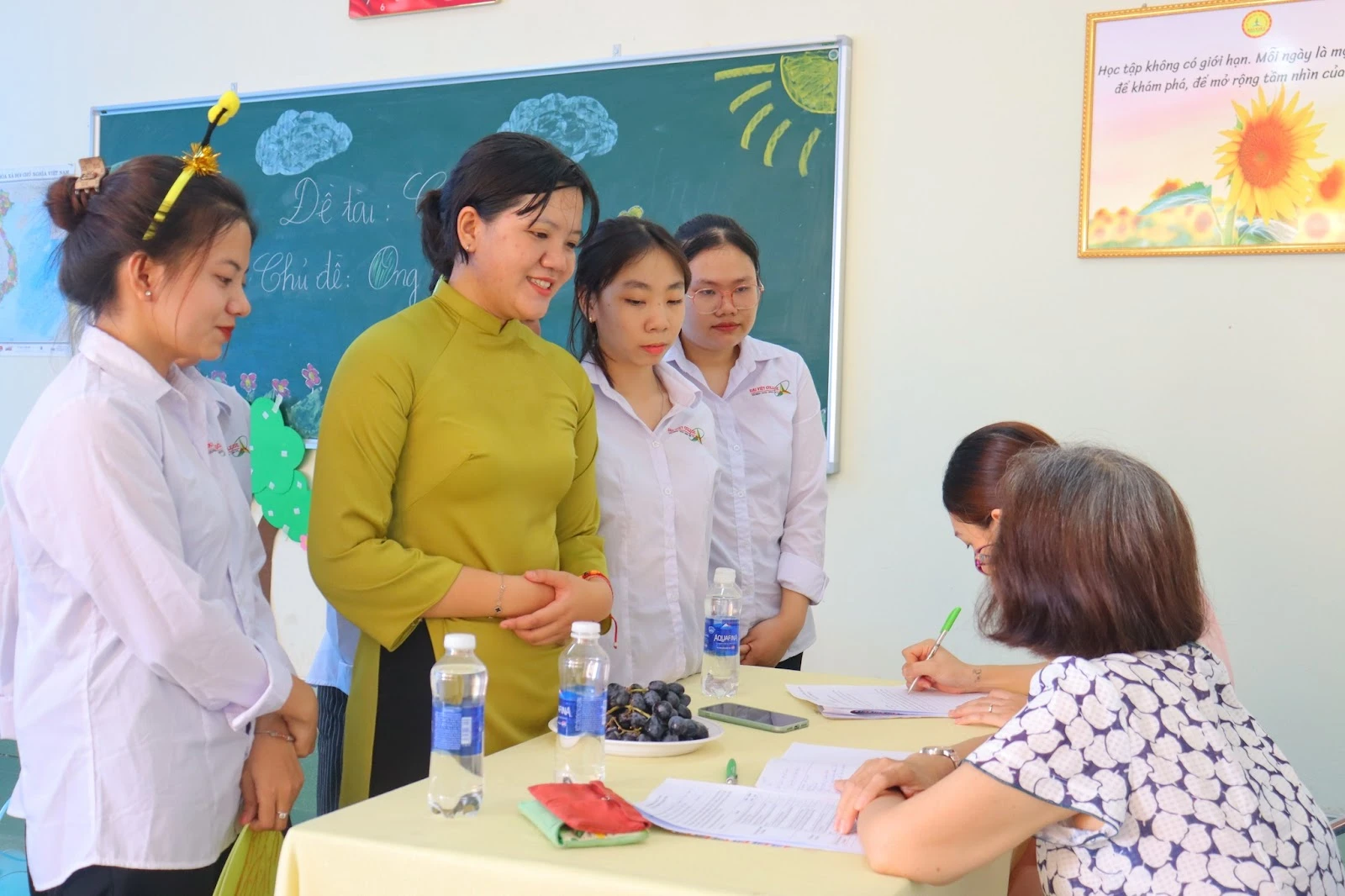 Sinh Viên Giáo Dục Mầm Non Tự Tin Bảo Vệ Đồ Án Tốt Nghiệp