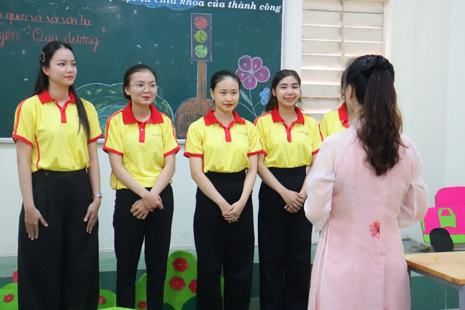 Sinh Viên Giáo Dục Mầm Non Tự Tin Bảo Vệ Đồ Án Tốt Nghiệp