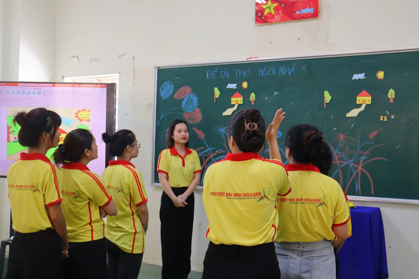 Sinh Viên Giáo Dục Mầm Non Tự Tin Bảo Vệ Đồ Án Tốt Nghiệp