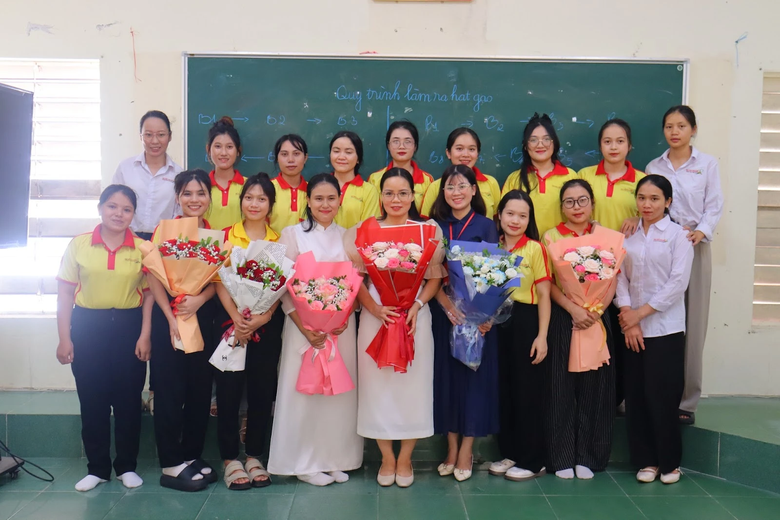 Sinh Viên Giáo Dục Mầm Non Tự Tin Bảo Vệ Đồ Án Tốt Nghiệp